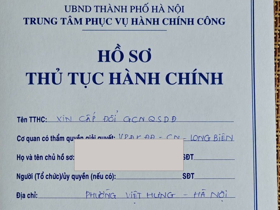 Hồ sơ xin cấp đổi Giấy chứng nhận — Thủ tục cấp đổi GCN quyền sử dụng đất tại Văn phòng đăng ký đất đai chi nhánh Long Biên.