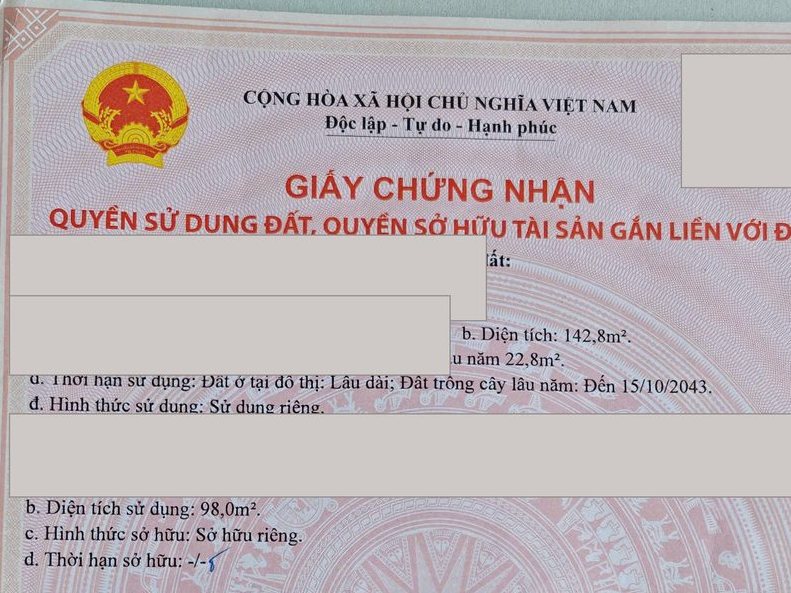 Giấy chứng nhận đã cấp — Sổ mới cấp cho khách tại quận Đống Đa — thửa 239, diện tích 142,8m², hoàn tất đúng hẹn.